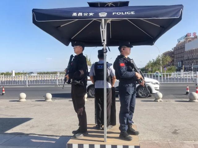 【吐鲁番警事】吐鲁番特警全力守护旅游旺季平安