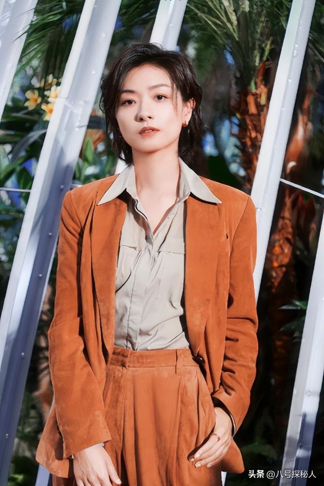 没想到一脱未成名，嫁普通丈夫8年，43岁万茜靠演女大佬终于红了