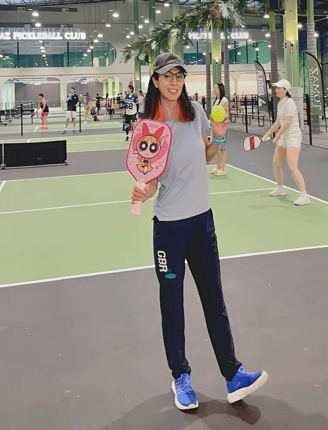 ​米雪今年整整70周岁	，这状态也太好了吧，胜过多少50岁的女性