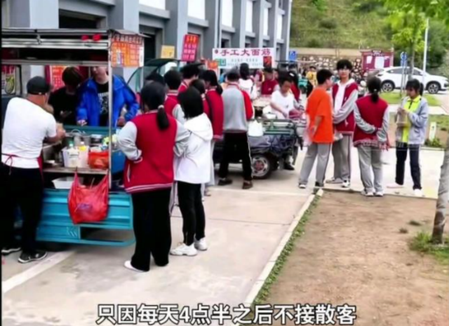 6元鸡排炸出600元情绪价值！景德镇“鸡排哥”为何火遍全网？