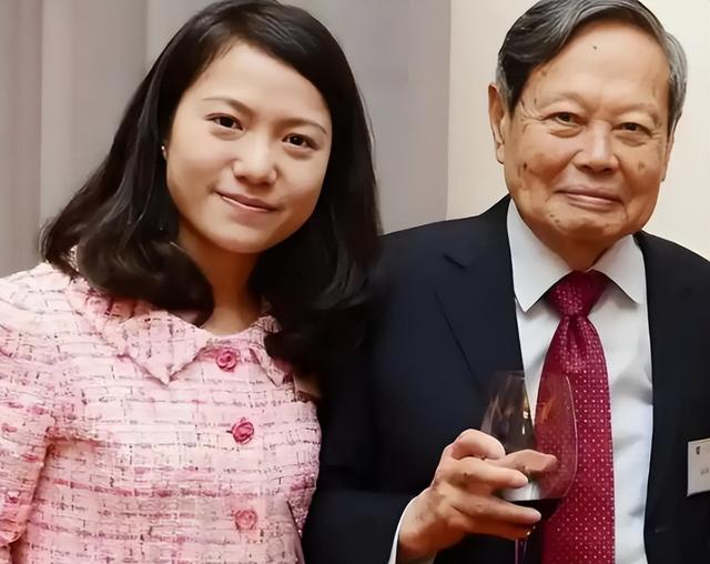 杨振宁追悼会确定，令人担忧的事发生，翁帆和杨家子女均被牵连