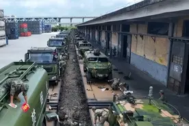 罕见！驻港部队向东南亚集结，大批战车和直20出动，威震四方图片