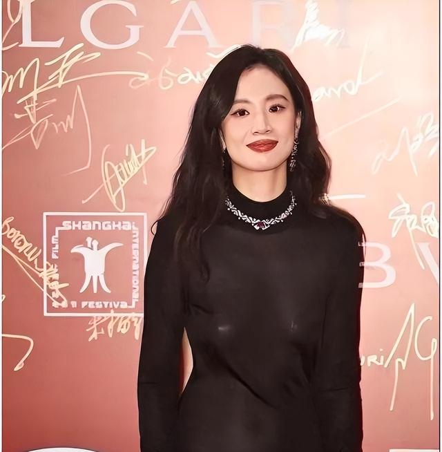 32岁李梦真空上阵，几乎全裸，这跟不穿有啥区别？网友直呼太辣眼