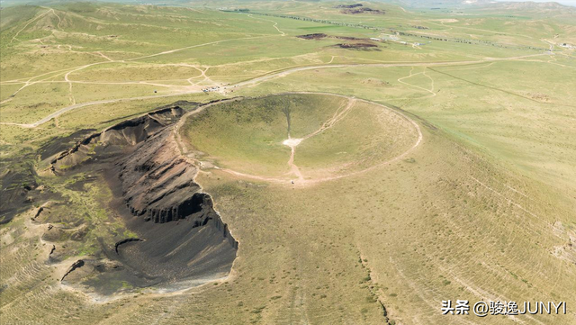 铲子下的“火山财富梦”：乌兰哈达寻宝背后的经济冲动与生态代价