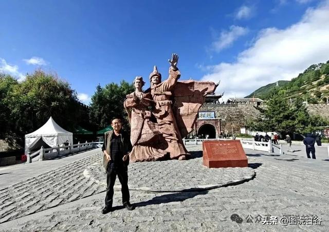圆梦青海湖之二：冒雨攀登日月山 与文成公主合影