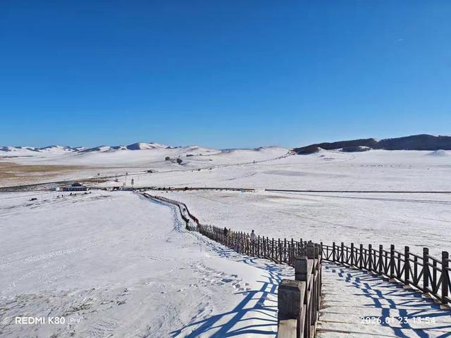 游览乌兰布统影视外景基地