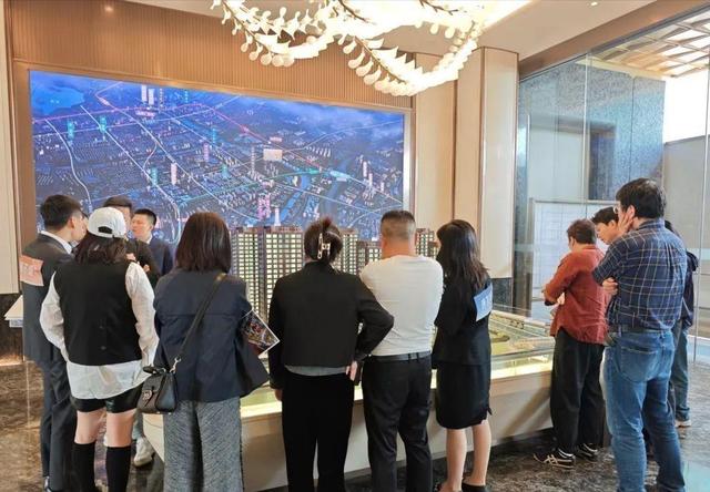 曹德旺预言要成真？若不出意外，2026年房地产或将面临5大转折