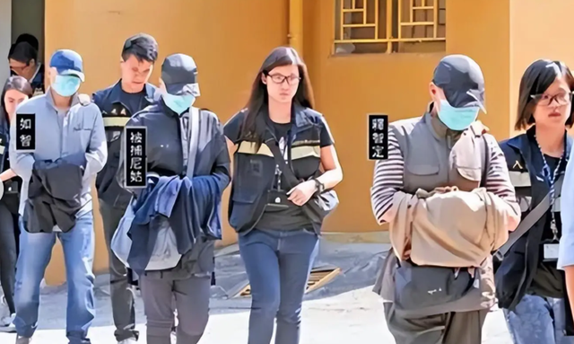 揭秘尼姑庵真相：表面佛门实则妓院，穿黑丝戴假发，香客人来人往