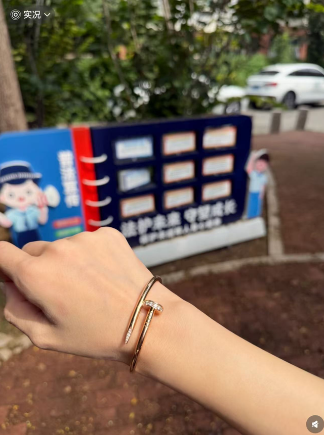 女子在周杰伦济南演唱会丢失11万手镯，发帖求助奇迹出现！杭州网友：没猜错的话是我捡到了