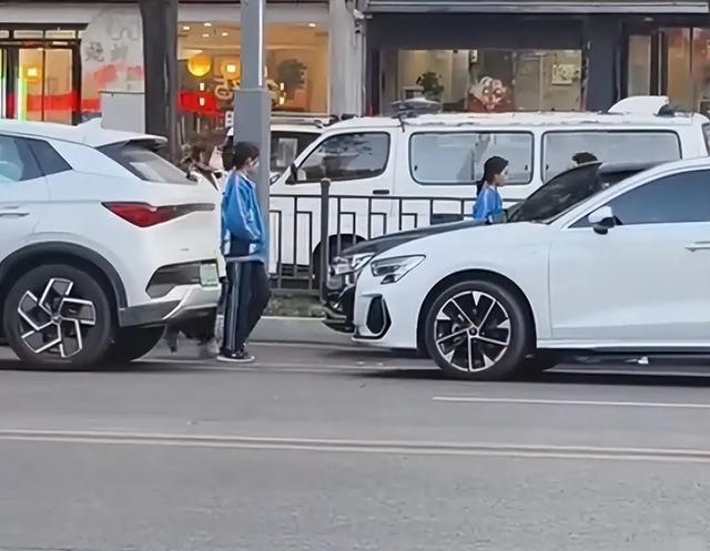 陕西12岁双胞胎姐妹失联后续：找到了，但舍不得揍，母亲情绪异常