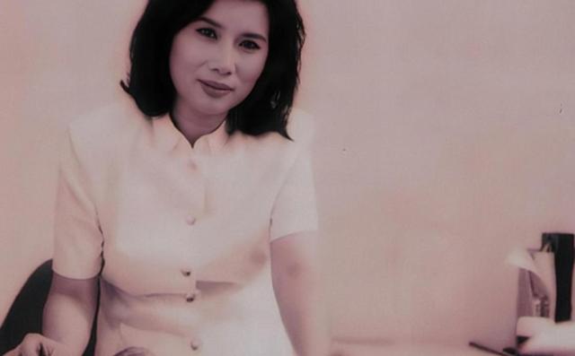 董明珠逛成都太古里，穿粉装大笑毫无架子，70多岁仍在拼事业
