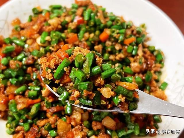 晒晒母女二人的午餐，两道家常菜，简单好做又下饭