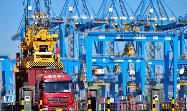 中国自动化码头的逆袭：让西方先跑20年，现如今从学生变老师！