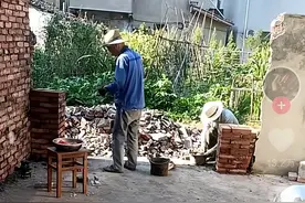 后妈故意把孙子锁门外近况 子睿爸爸请施工队建围墙! 网友：真男人图片