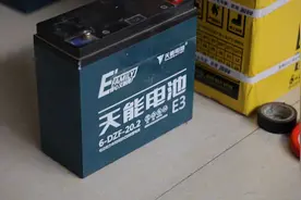 普通铅酸已不再是首选！2025年换电池，行内人选这3个高性能电池图片