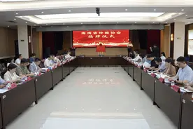 海南省司法厅举行省仲裁协会揭牌仪式及仲裁制度实施准备工作座谈会图片