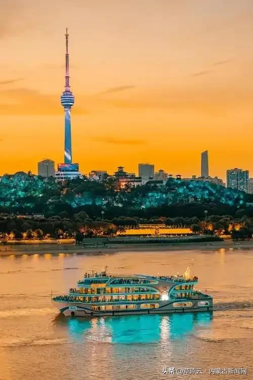 乘火车一晚卧铺直达！呼和浩特出发可到这10个景美又好玩的城市…