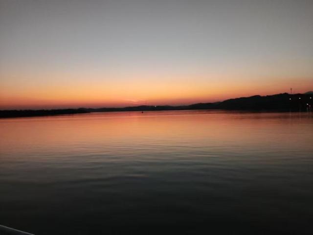 江村夕照:人生留剪影，人间重晚晴，远眺江岸，衡山，夕阳