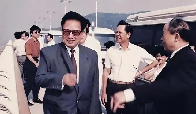 他是中央组织部原部长，69岁官至正国级	，如今长子是全国政协委员