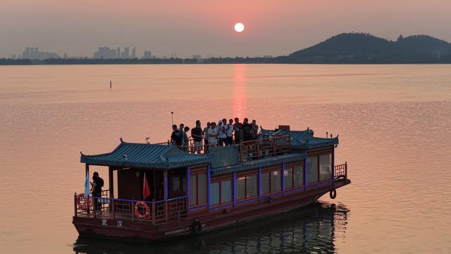 征集超级文旅日“超级尝鲜”体验官，体验江城4大沉浸式新场景