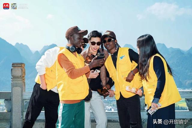 高铁冬游记｜万峰成林，油菜花开！外国朋友约你来黔西南过一个“宝藏冬天”！