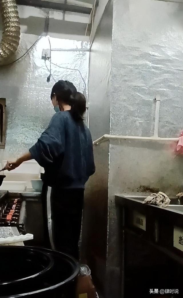 离异妈妈独自养儿子14年，孩子却转身投奔父亲，哭诉：猫都能养熟