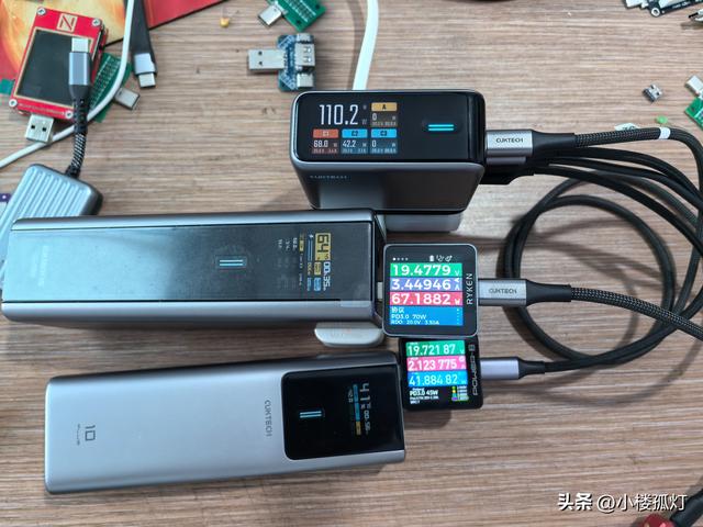 酷态科10号Ultra屏显充电器性能评测