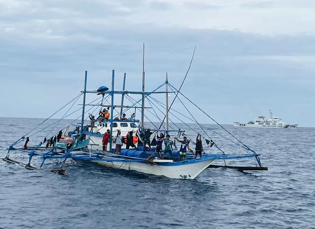 奉陪到底！解放军刚下通牒，马科斯就遭清算，莎拉开始扛大旗