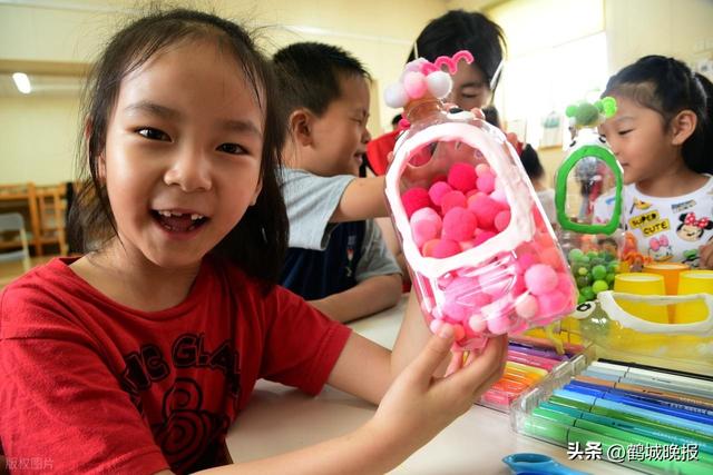 公办幼儿园突然免学费！民办园老板连夜算账，家长却愁得睡不着：转园还是硬扛？