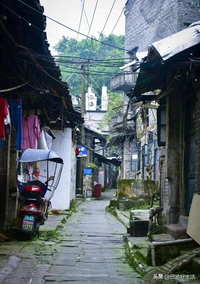 民国时期遗留老街道，曾是合川最热闹的街巷，至今保留着原汁原味