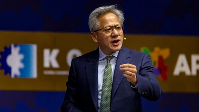 英伟达市值破5万亿后，黄仁勋15年再访韩，狂揽26万芯片超级订单