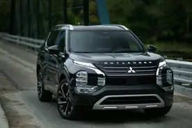 6座SUV巅峰对决：安全舒适VS燃油经济，不看你就亏大了！图片