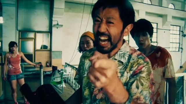 15万成本，演员边拉屎边化妆，导演全家当人肉摇臂，炸出票房传奇