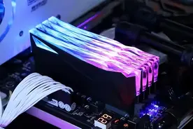 电脑有四个内存插槽为什么却只能插两个？真相让你大吃一惊！图片