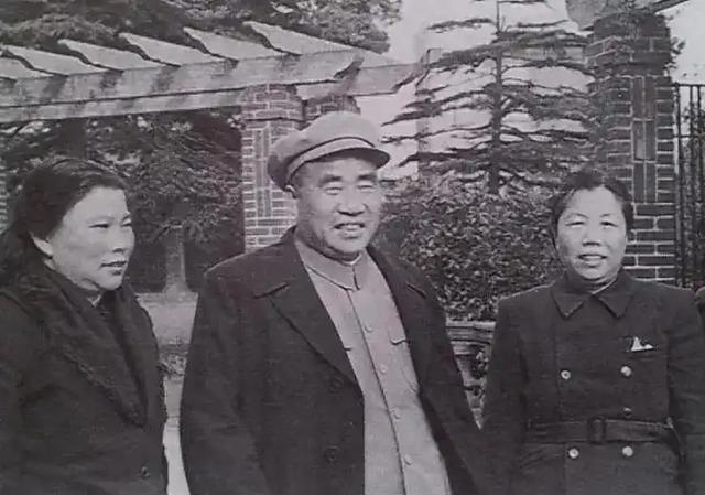 三过草地的女红军当农民，朱老总怒斥当地领导：你知道她是谁吗？