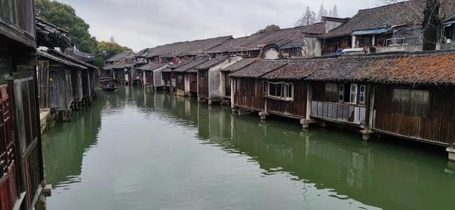 乌镇的似水年华：逛集市喝早茶，在1300年的江南水乡回归慢生活