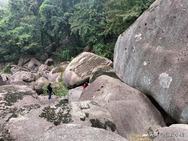 在灵山石树遇到的各类登山人