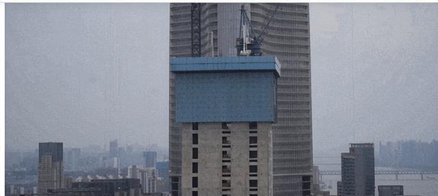 花700亿建中国第一高楼，如今17年过去，高楼却成最大烂尾楼