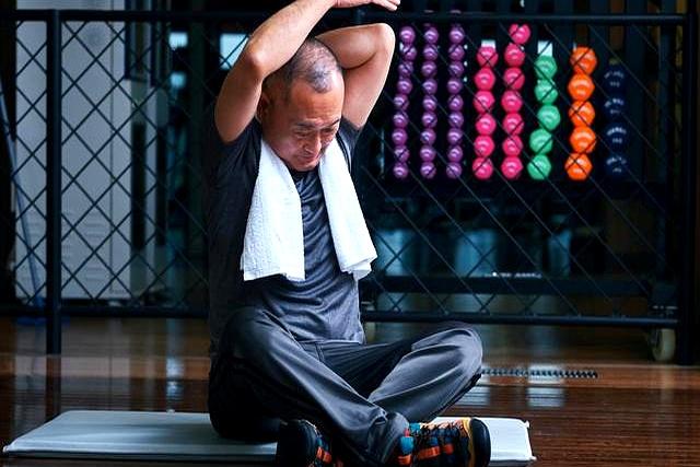 锻炼越多越早死？医生警告：这3种运动。中老年人别再拼命做了！