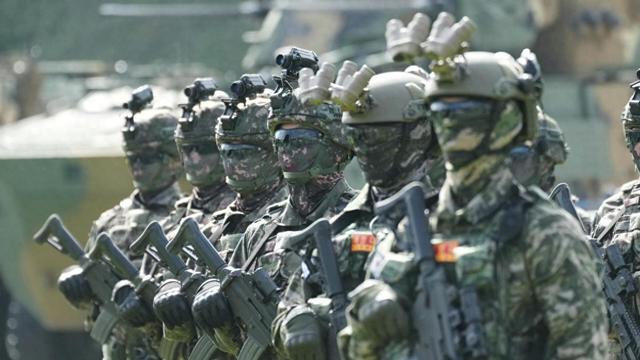 忍耐半个月，韩国发难向日索赔，李在明终于下令，军队将逼近独岛