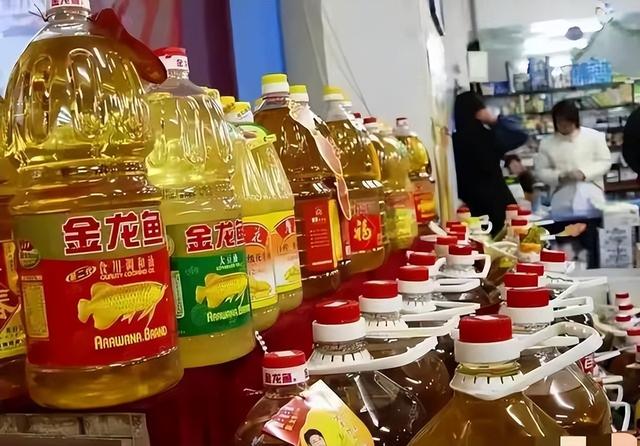 新加坡总理公开支持高市后，被罚18亿账单的金龙鱼，凉得更快了