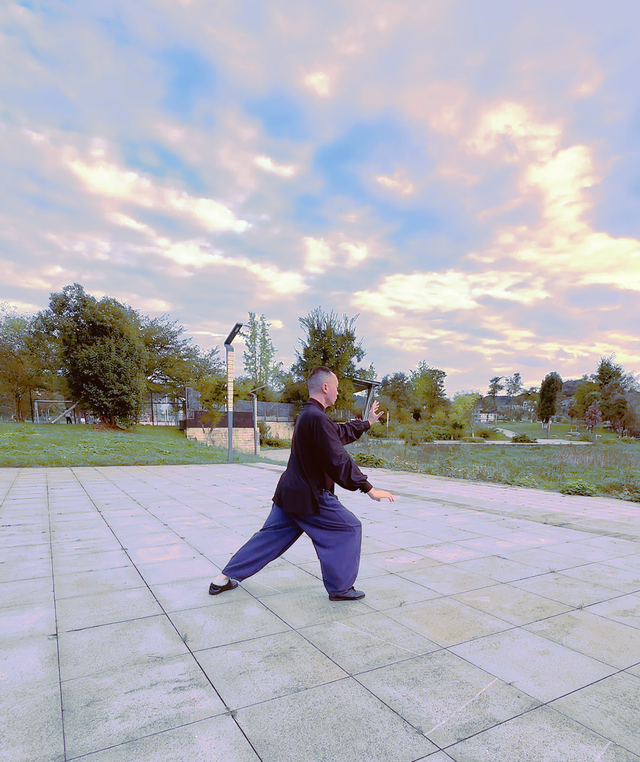 太极拳“节节贯穿”难落实？从“裆走后弧	”与“先移后转”揭秘