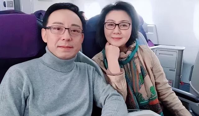 至今未婚未育，身边却有男人陪了近27年！59岁的她才是人间清醒