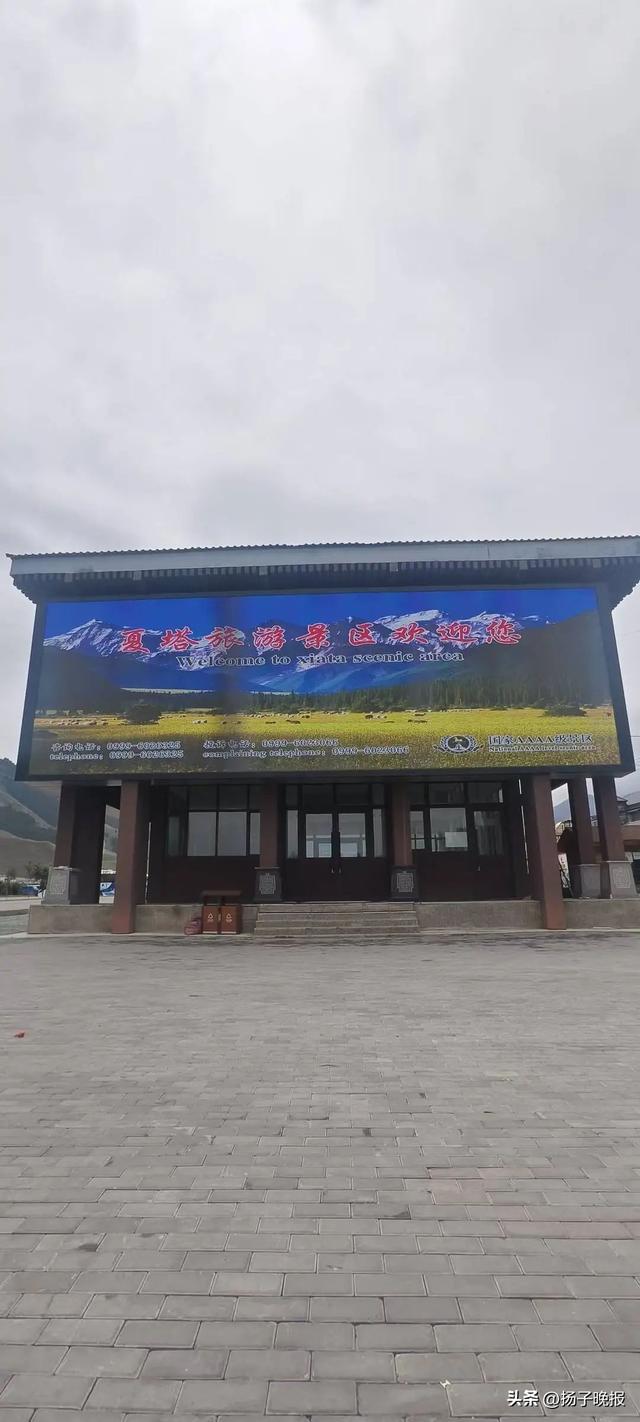 新疆一景区吊桥因绳索断裂引发倾斜，多名游客摔落！当地回应：景区已关闭，游客已撤离