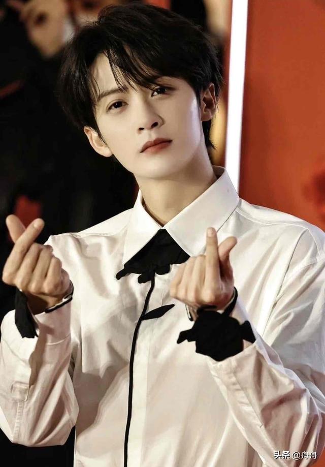 檀健次的身高出道即如此，未曾隐瞒	，为何成了他的顶流“短板	”？