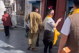 霍思燕和杜江现身西藏大昭寺，植发痕迹好明显，被曝捐15000贴金图片