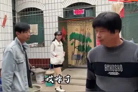 40岁男子来相亲，遇见漂亮的美女，转身就走说：太漂亮了配不上！图片