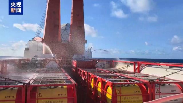 接近运载极限！“雪龙”号出征南极载货量创历史新高