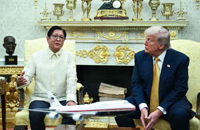 福建舰入列第三天，国防部点名菲律宾，送的八字箴言是动手前兆？