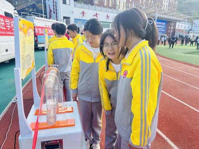 “中国流动科技馆”走进金阳 为凉山学子点燃科学梦想